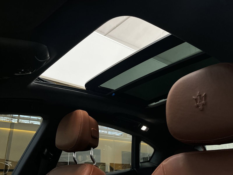 Maserati Levante usata a Bari (9)