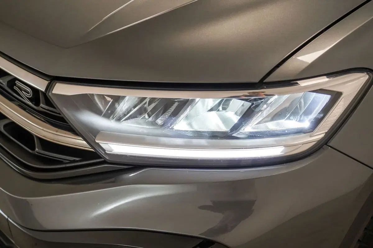 Volkswagen T-Roc usata a Varese (7)
