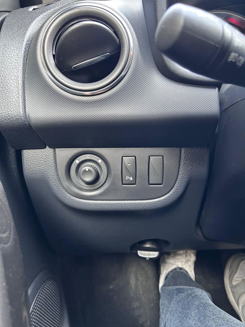 Dacia Sandero usata a Firenze (11)