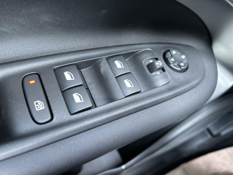 Jeep Avenger nuova a Cuneo (19)