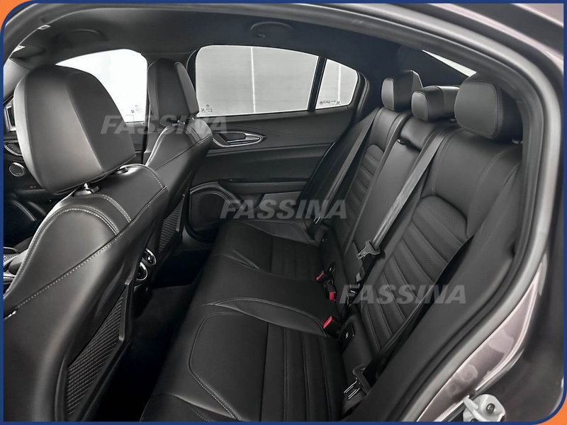 Alfa Romeo Giulia usata a Milano (10)