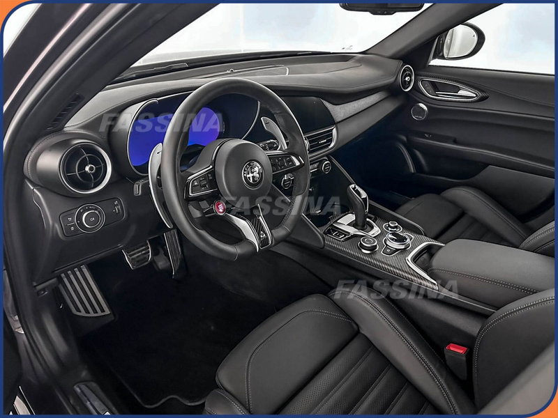 Alfa Romeo Giulia usata a Milano (9)