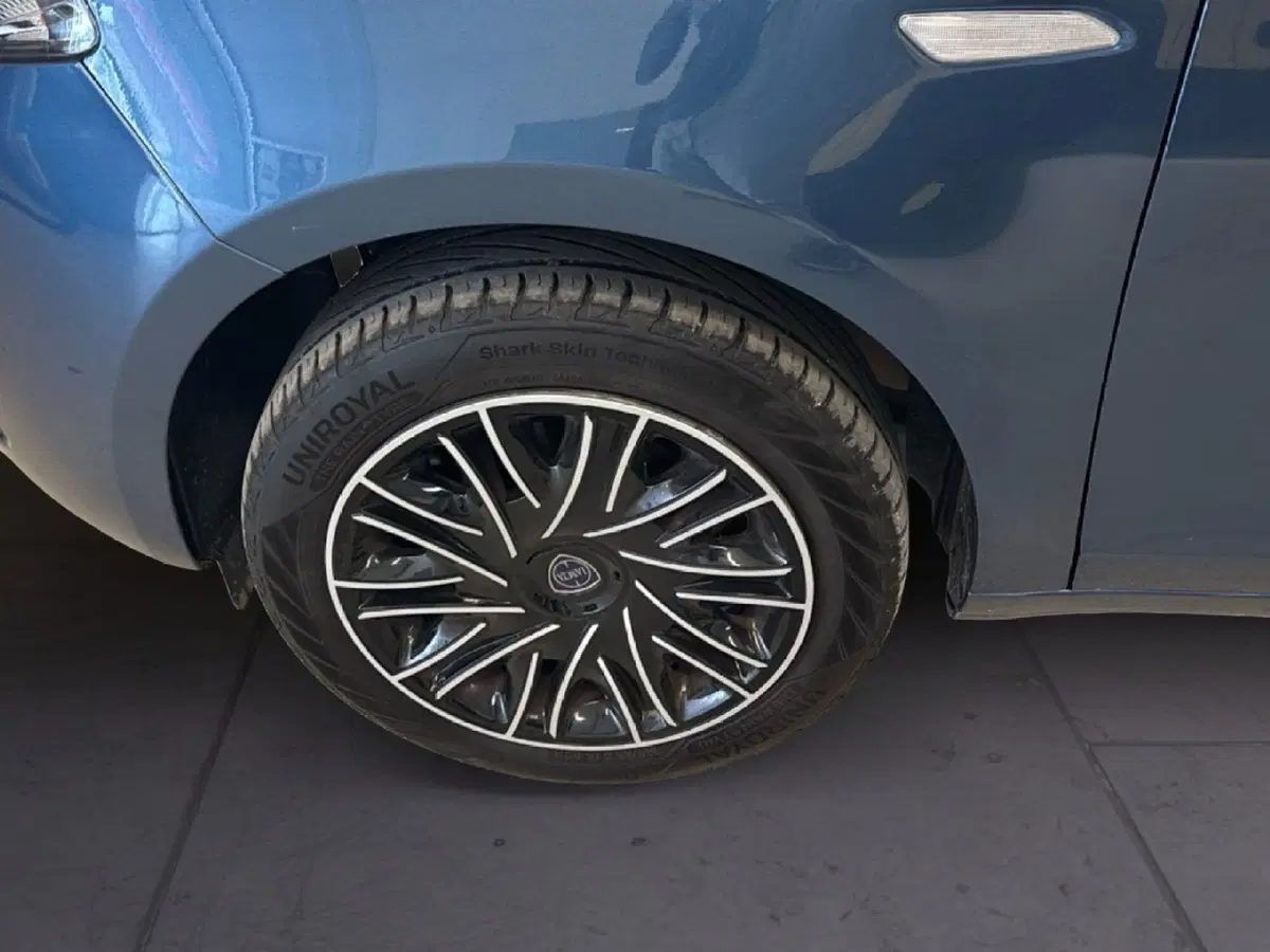 Lancia Ypsilon usata a Arezzo (12)