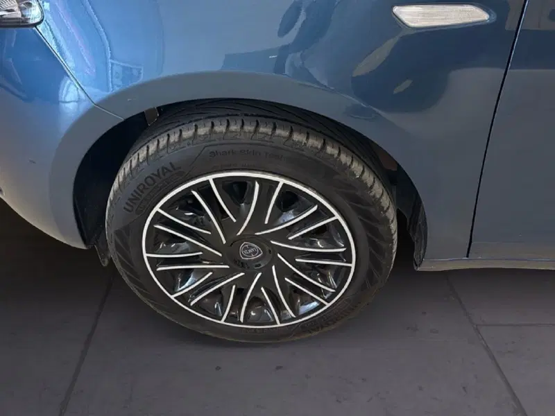 Lancia Ypsilon usata a Arezzo (12)