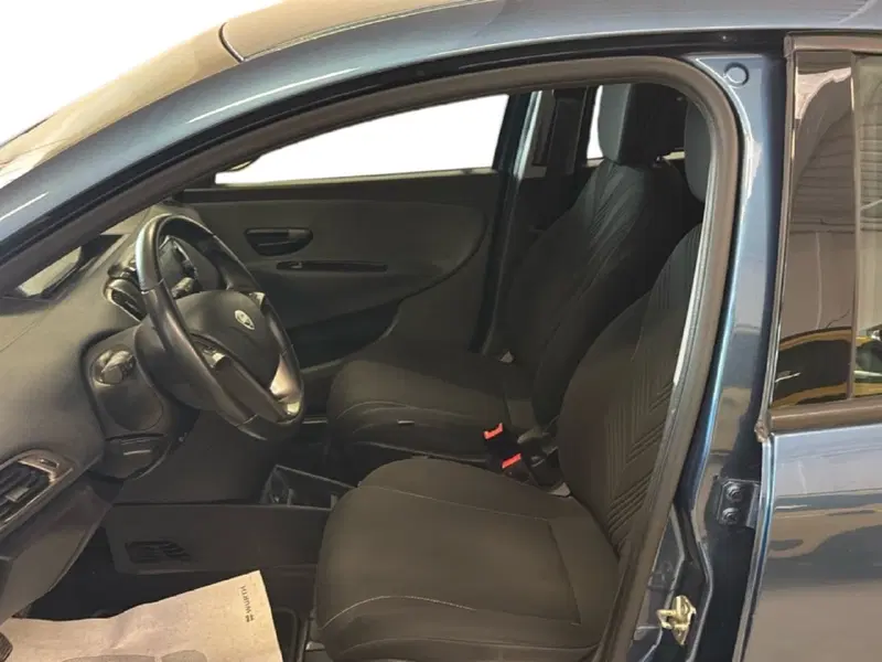 Lancia Ypsilon usata a Arezzo (14)