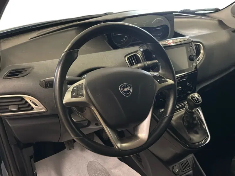Lancia Ypsilon usata a Arezzo (17)