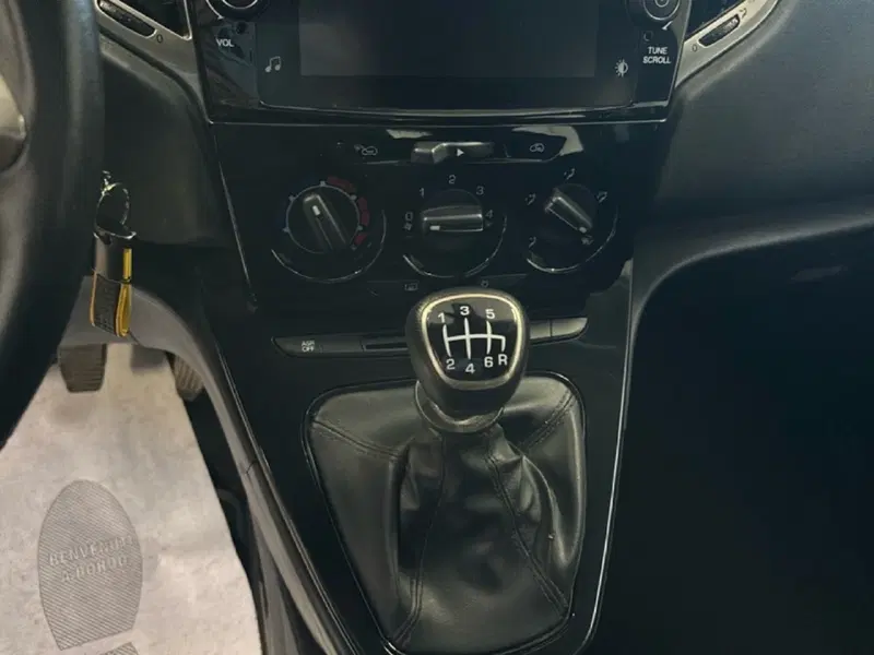 Lancia Ypsilon usata a Arezzo (18)