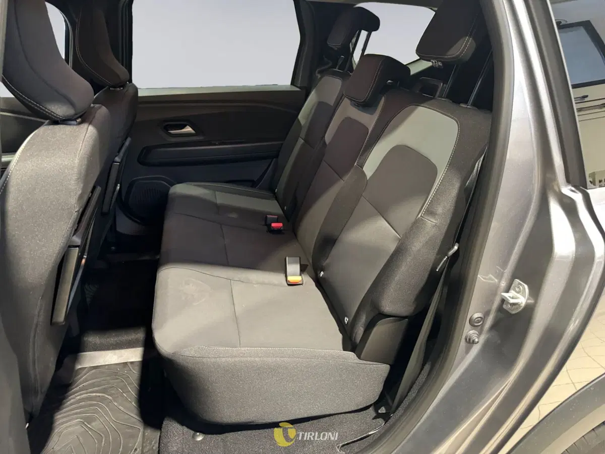Dacia Jogger usata a Milano (12)