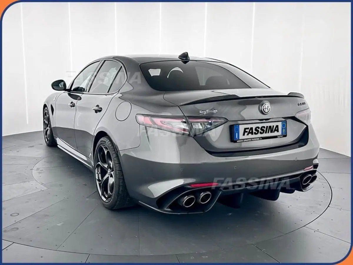 Alfa Romeo Giulia usata a Milano (4)