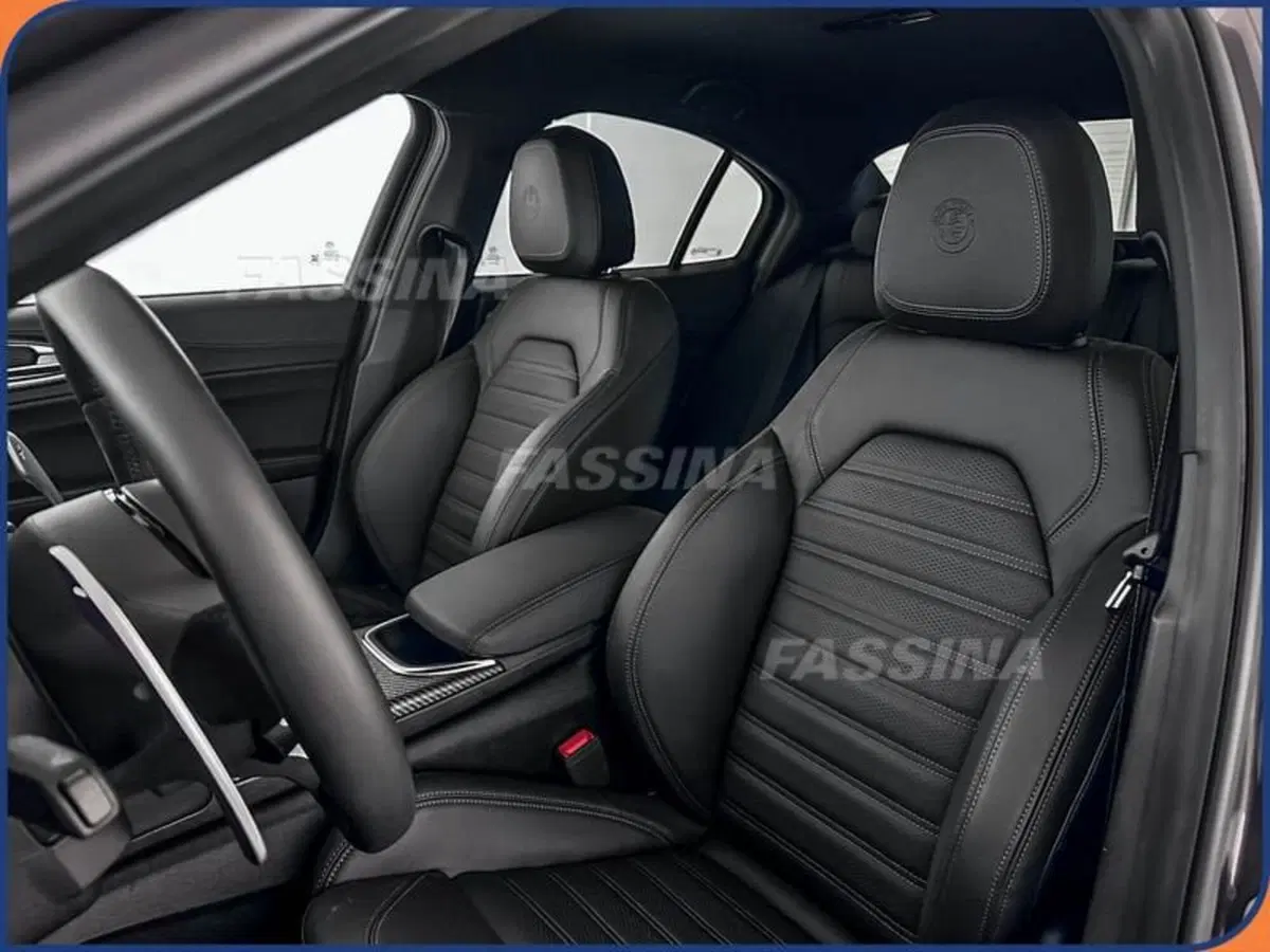 Alfa Romeo Giulia usata a Milano (8)