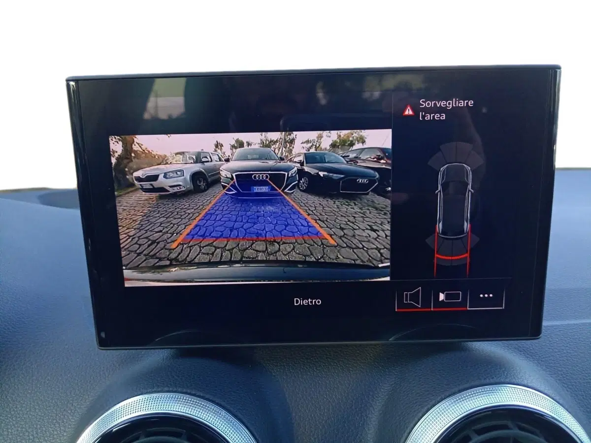 Audi Q2 usata a Bari (11)