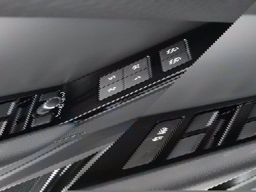 Land Rover Range Rover Velar usata a Pavia (13)