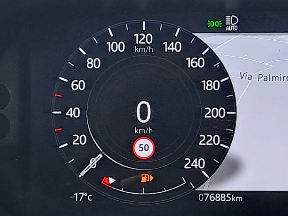 Land Rover Range Rover Velar usata a Pavia (18)