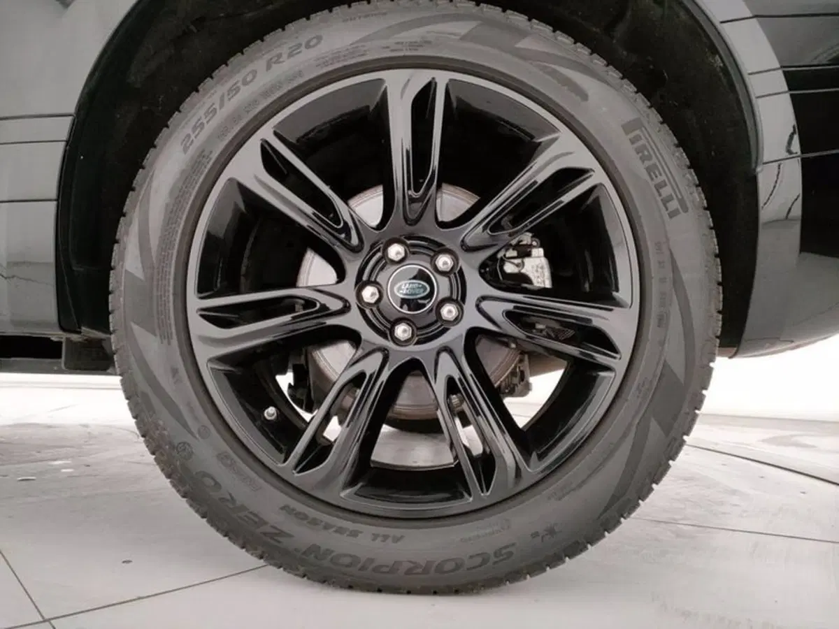 Land Rover Range Rover Velar usata a Pavia (9)