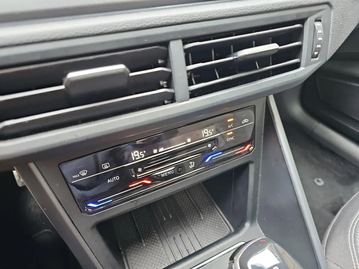 Volkswagen Taigo usata a Lecco (12)
