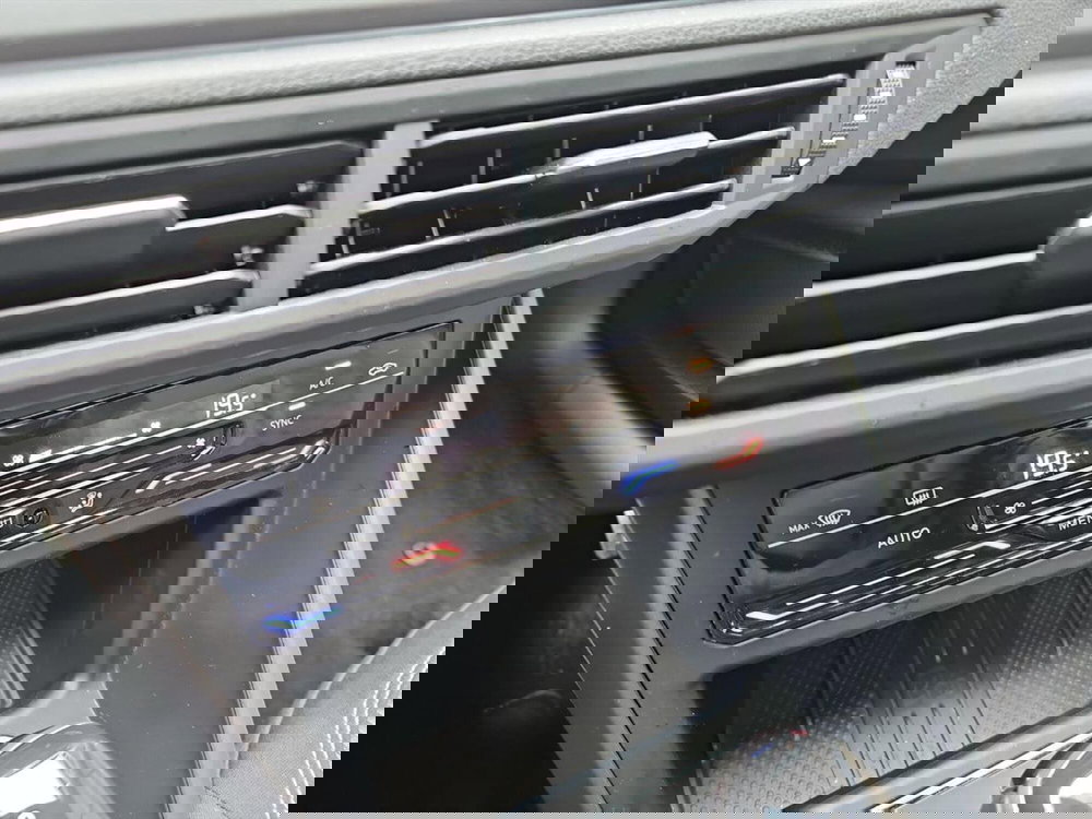 Volkswagen Taigo usata a Lecco (12)