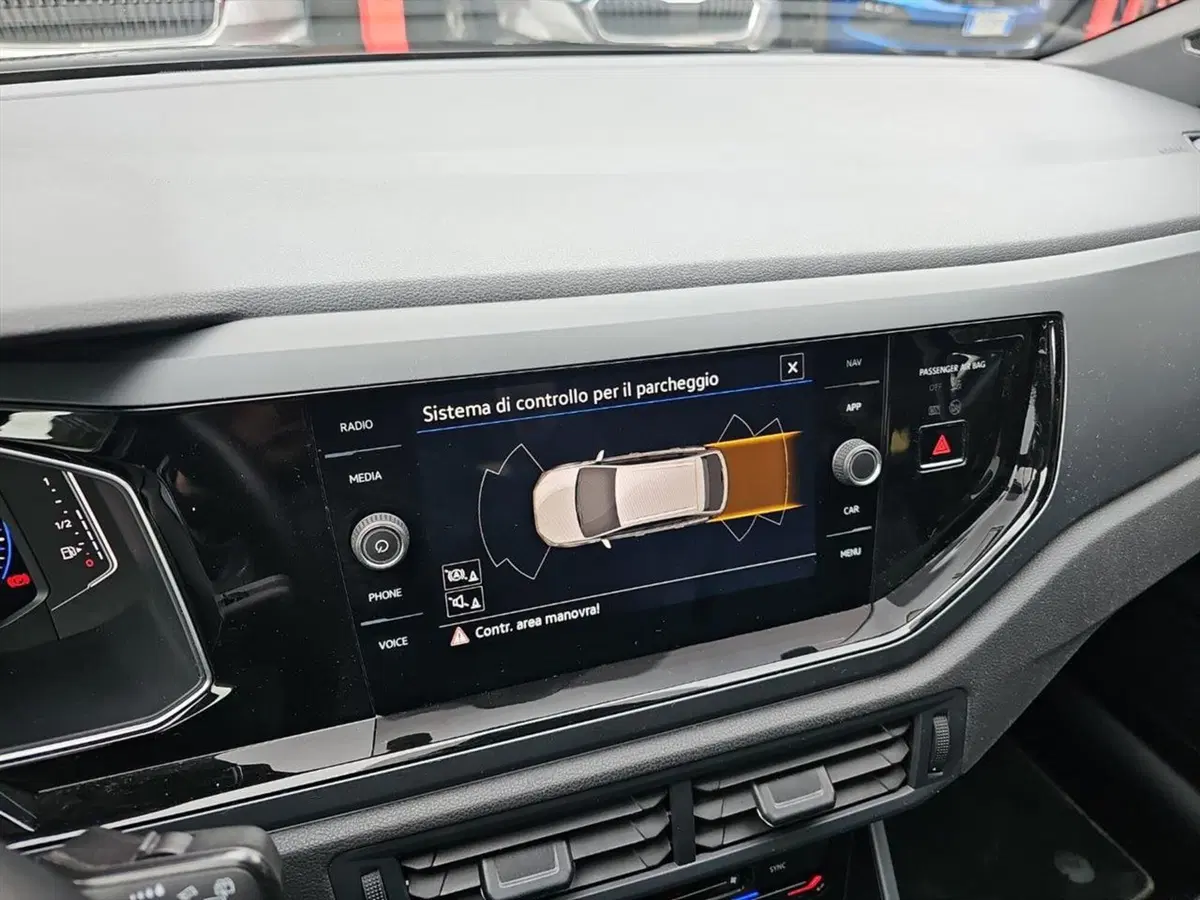 Volkswagen Taigo usata a Lecco (14)