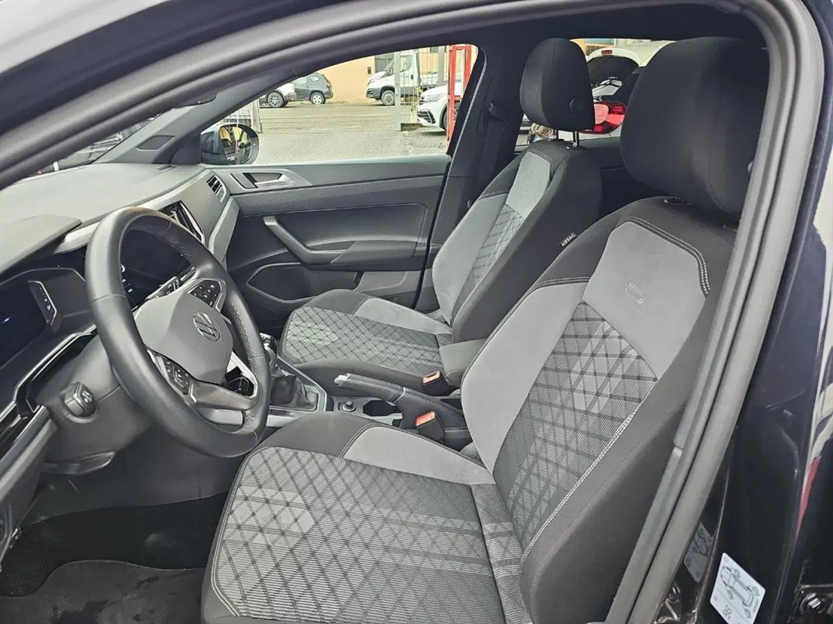 Volkswagen Taigo usata a Lecco (9)