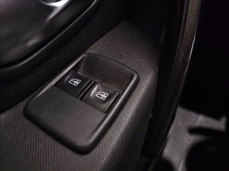 Dacia Sandero usata a Palermo (18)