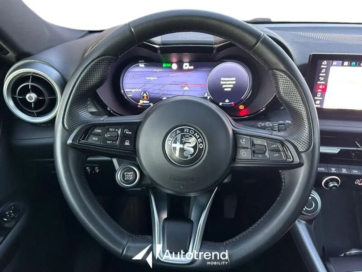 Alfa Romeo Tonale usata a Lecce (11)