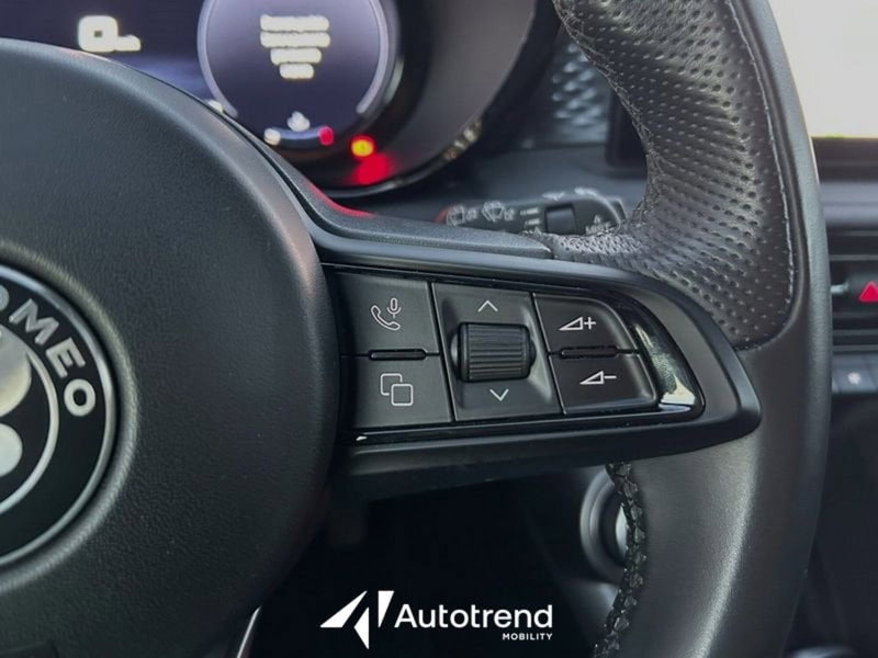 Alfa Romeo Tonale usata a Lecce (13)