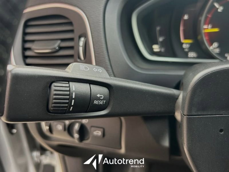 Volvo V40 usata a Lecce (9)