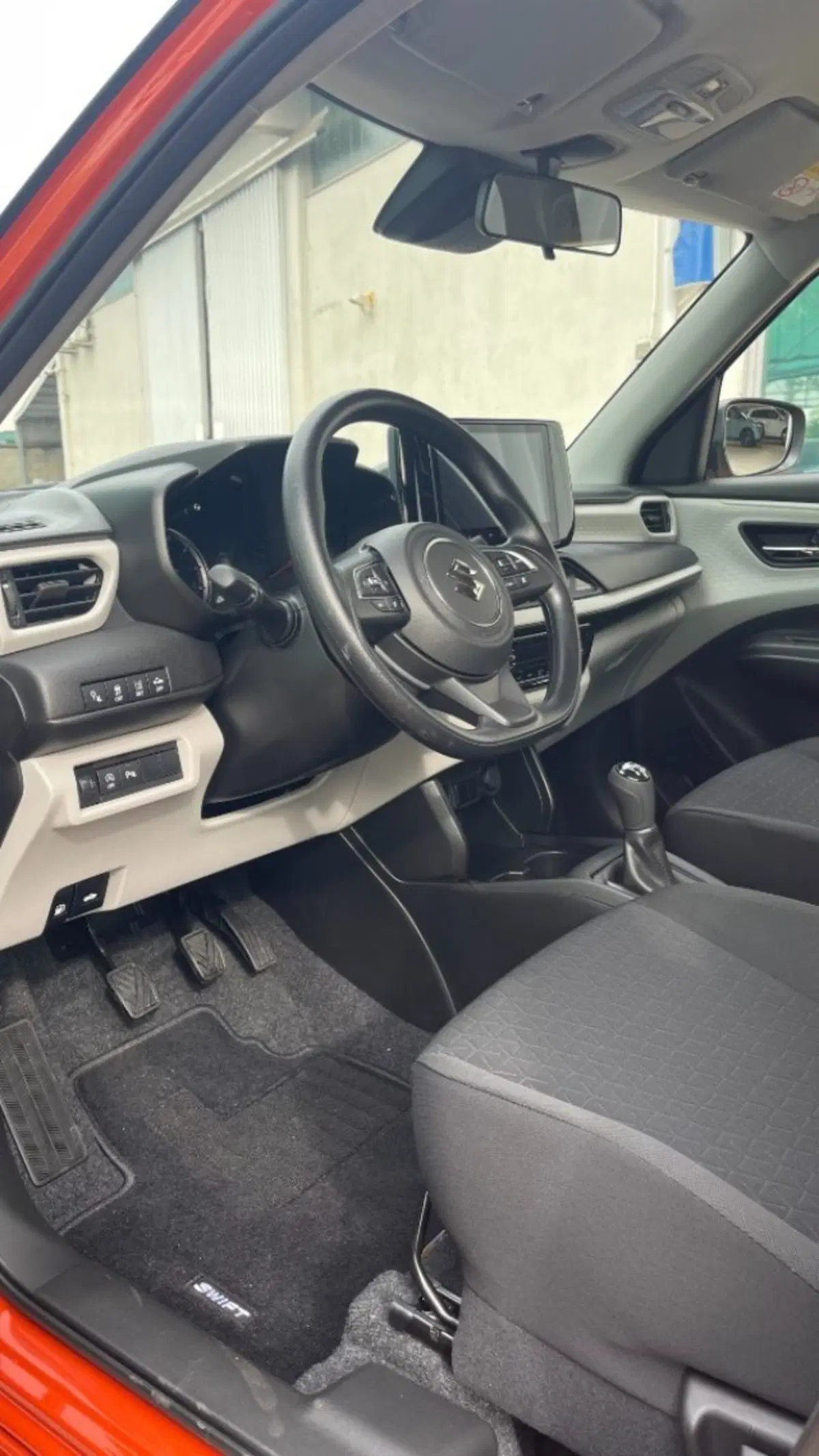 Suzuki Swift nuova a Novara (9)