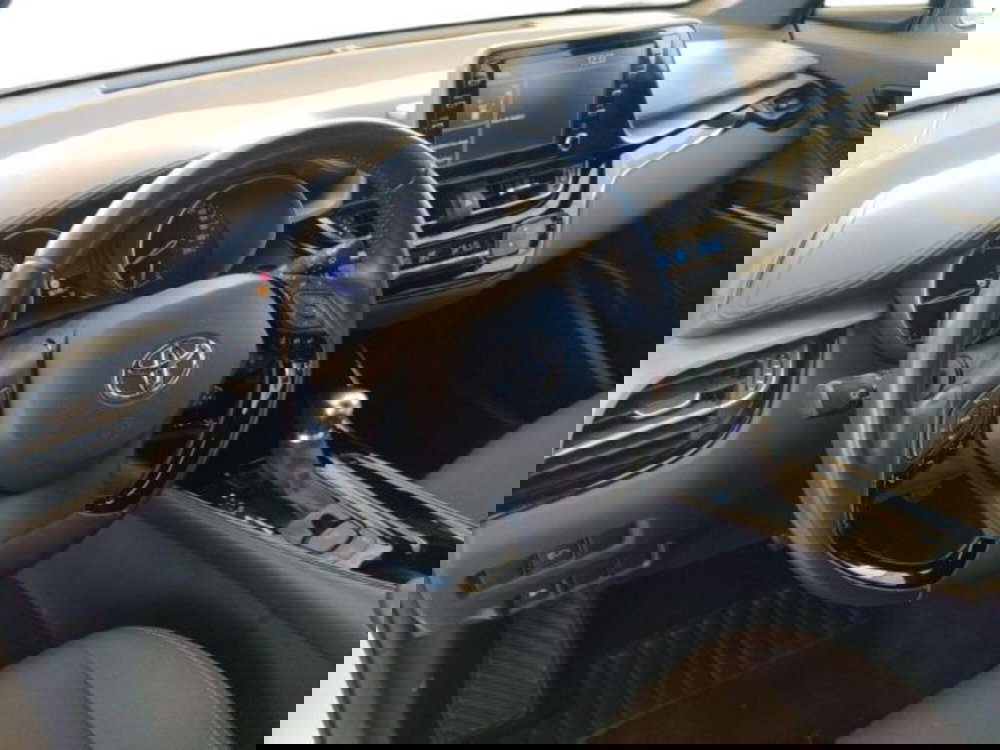 Toyota Toyota C-HR usata a Roma (7)