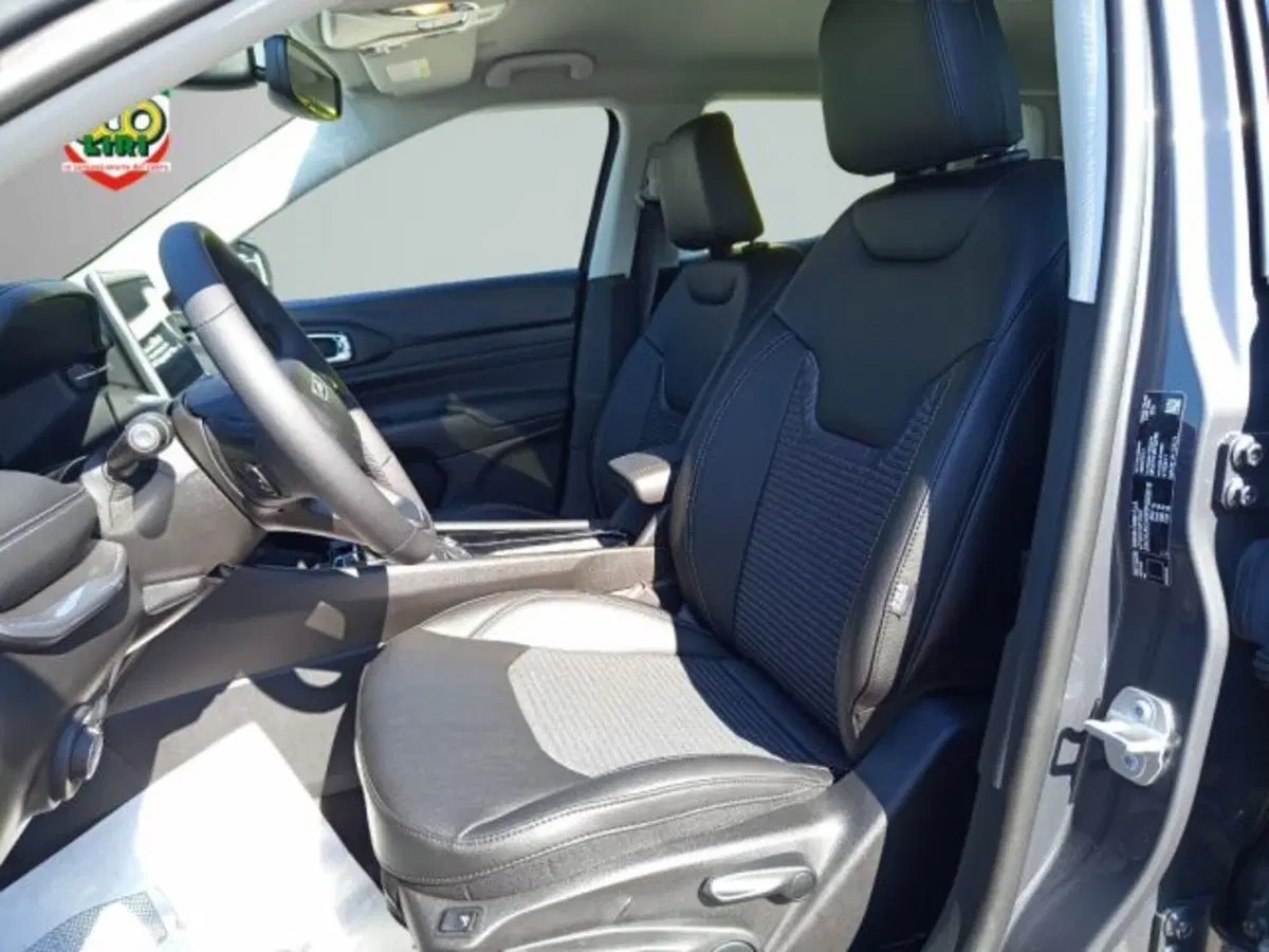Jeep Compass nuova a Frosinone (17)