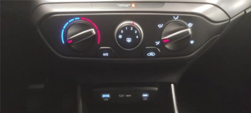 Hyundai i20 nuova a Bari (18)