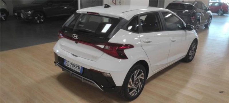 Hyundai i20 nuova a Bari (4)