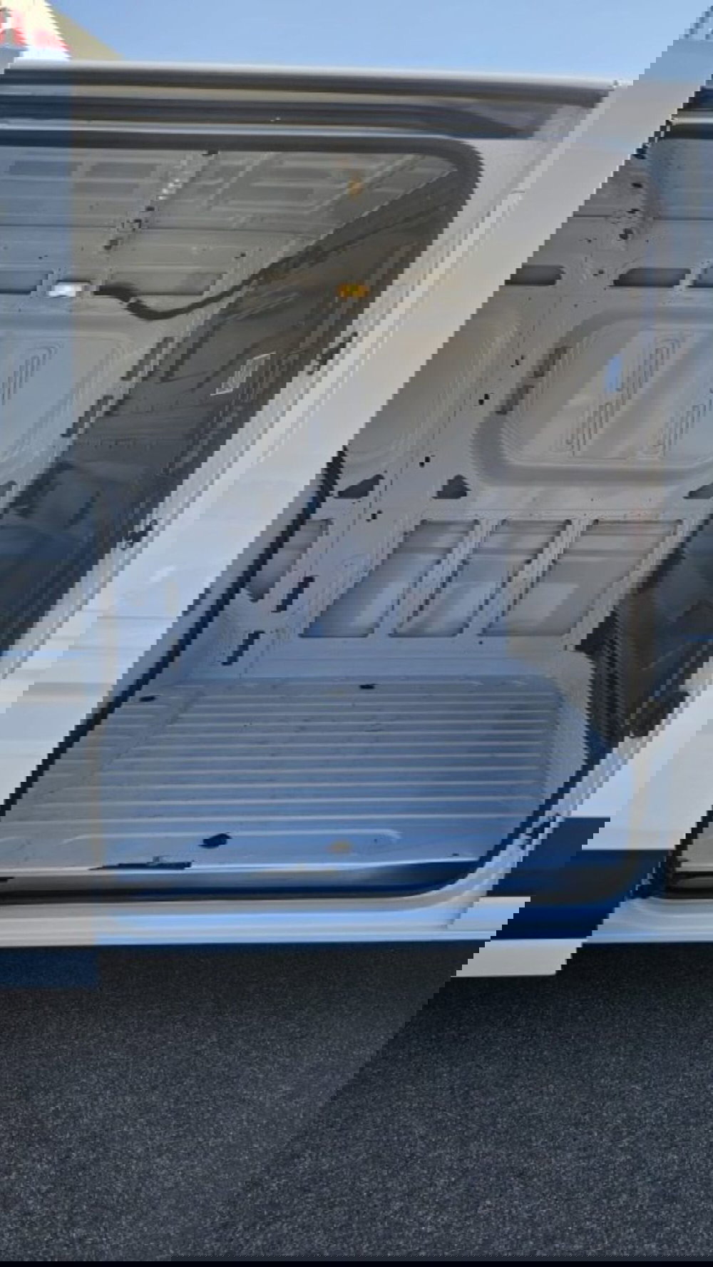 Nissan Interstar Furgone usata a Lucca (10)