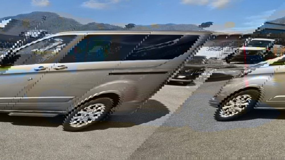 Ford Tourneo Custom usata a Lucca (9)