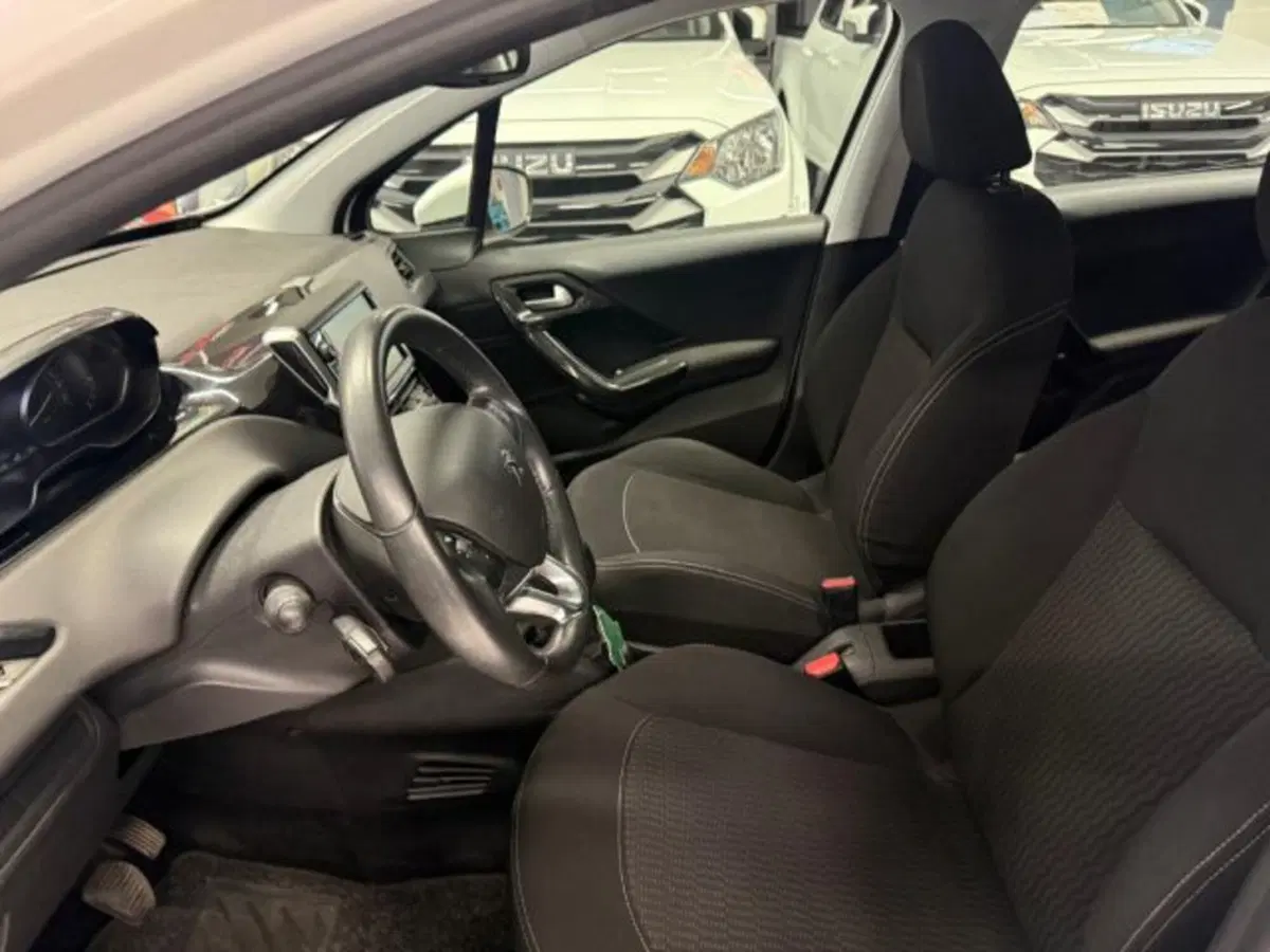 Peugeot 208 usata a Siena (9)