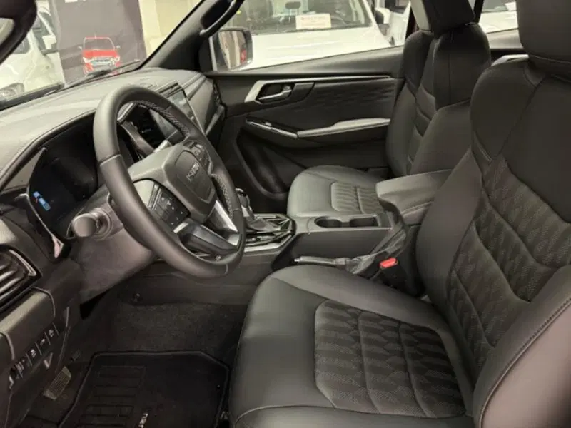 Isuzu D-Max Pick-up nuova a Siena (11)