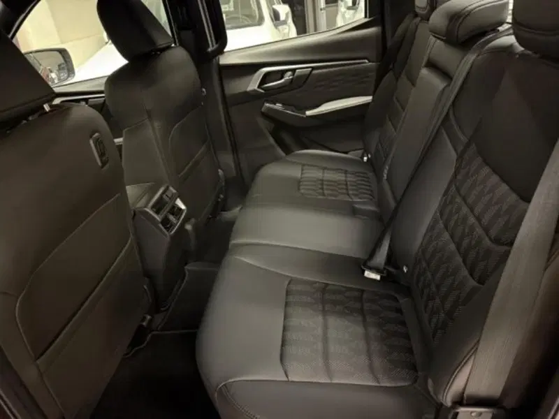 Isuzu D-Max Pick-up nuova a Siena (12)