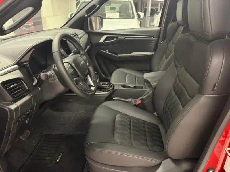 Isuzu D-Max Pick-up nuova a Siena (11)
