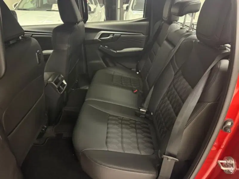 Isuzu D-Max Pick-up nuova a Siena (12)