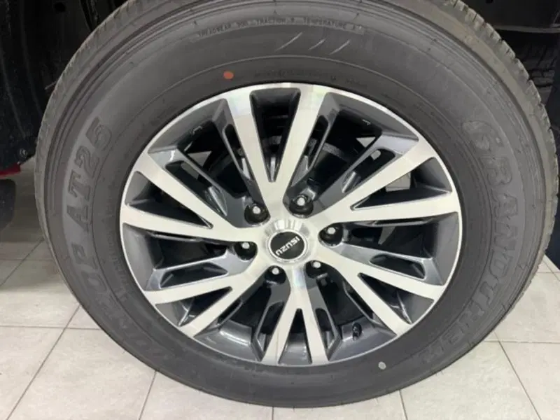 Isuzu D-Max Pick-up nuova a Siena (14)