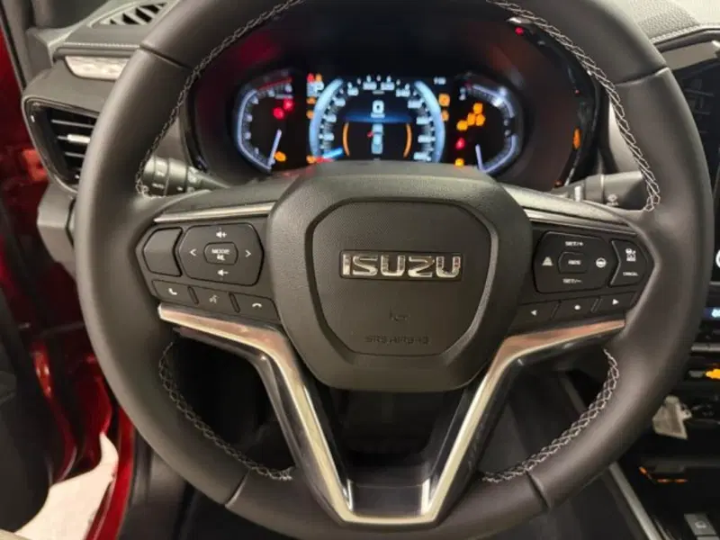 Isuzu D-Max Pick-up nuova a Siena (8)