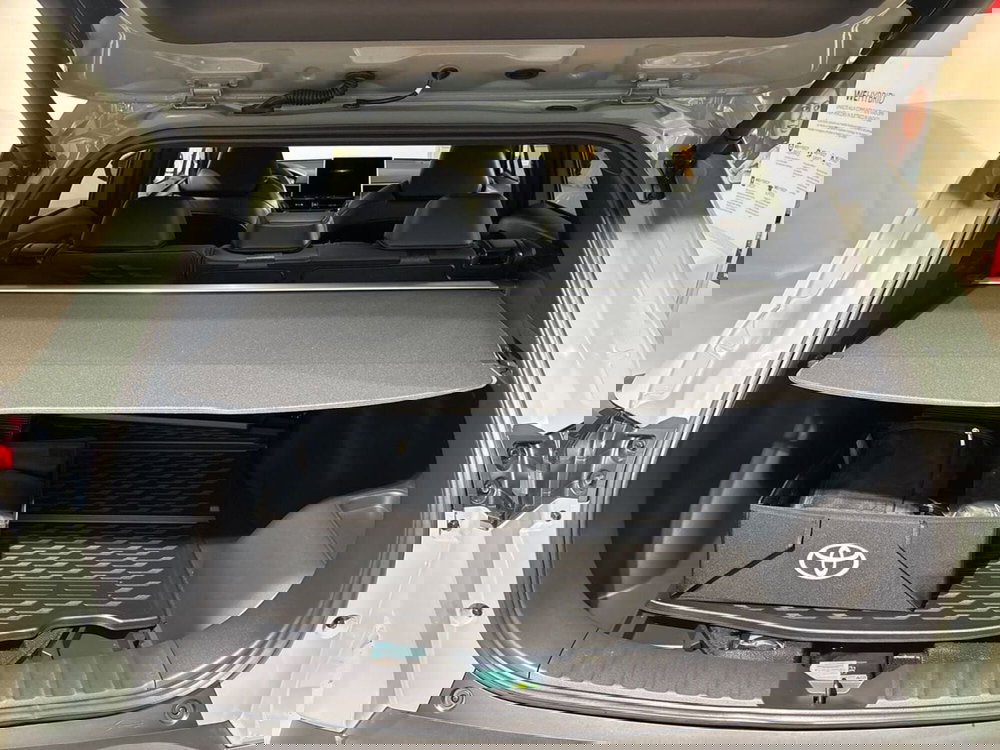 Toyota Corolla Cross Hybrid nuova a Lecco (12)