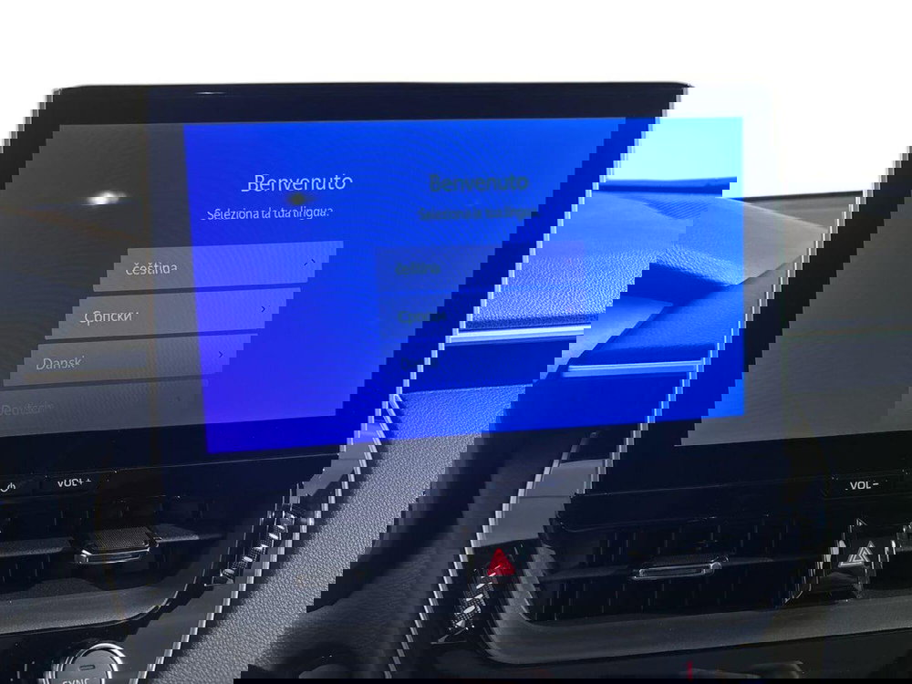 Toyota Corolla Cross Hybrid nuova a Lecco (13)