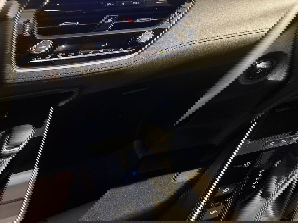 Toyota Corolla Cross Hybrid nuova a Lecco (14)