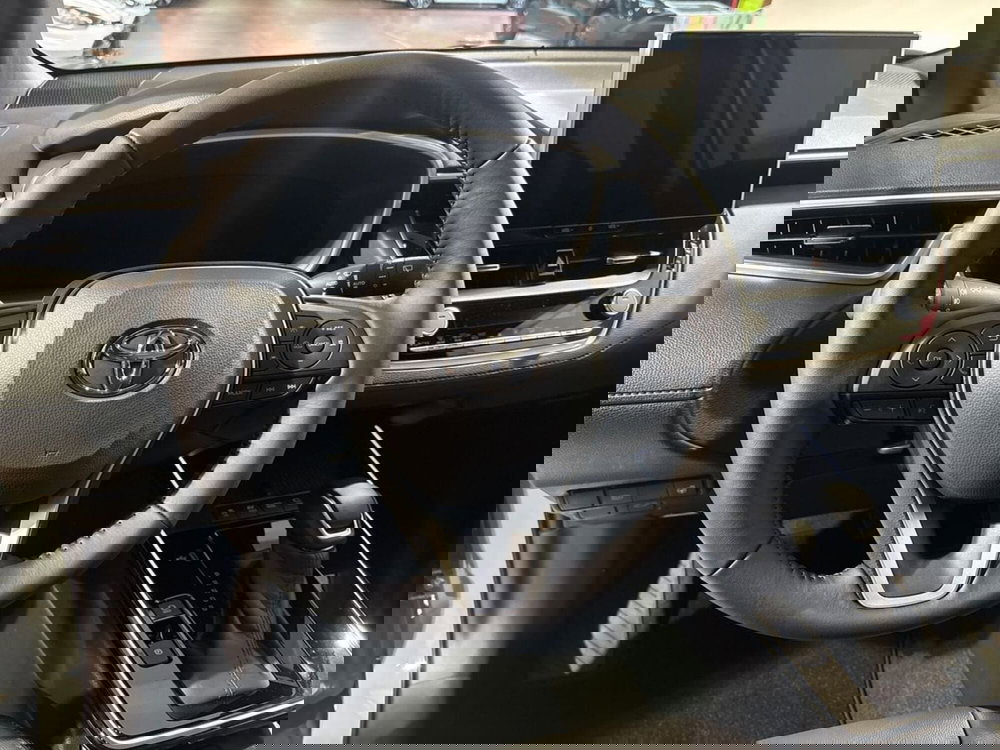 Toyota Corolla Cross Hybrid nuova a Lecco (15)