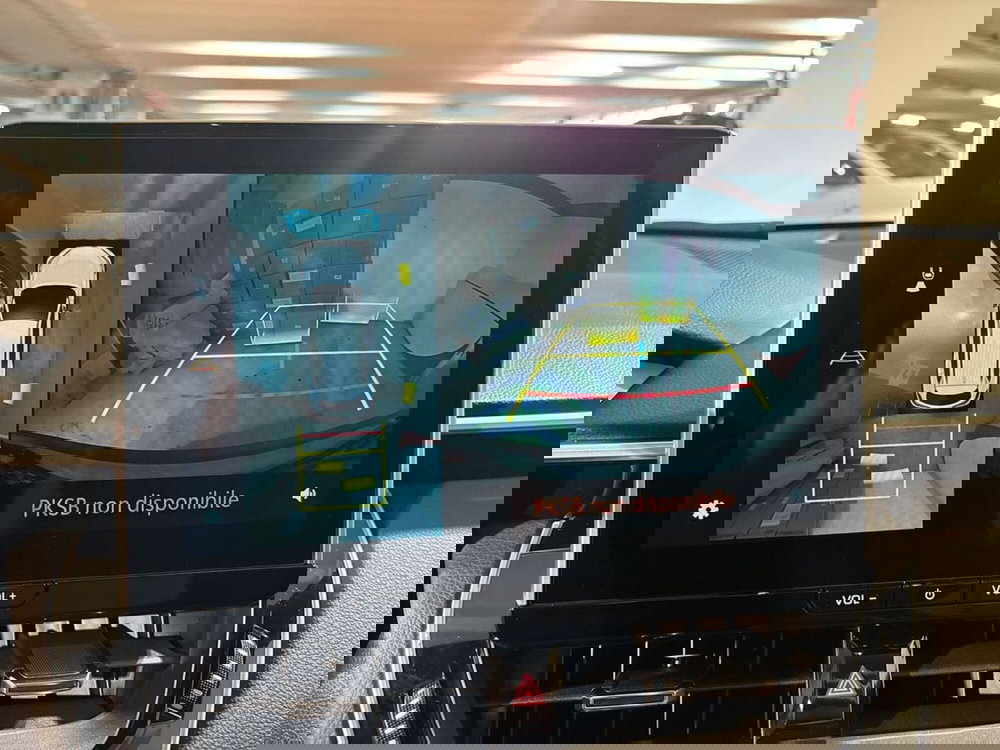 Toyota Corolla Cross Hybrid nuova a Lecco (16)