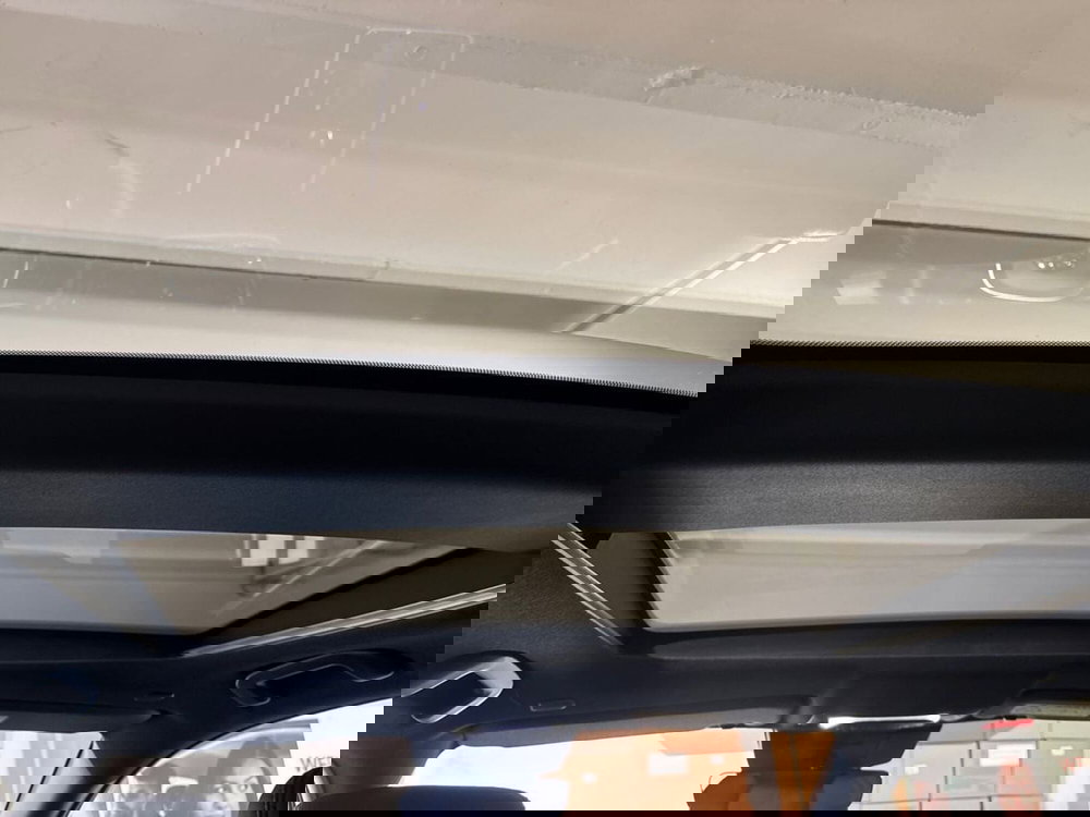 Toyota Corolla Cross Hybrid nuova a Lecco (17)