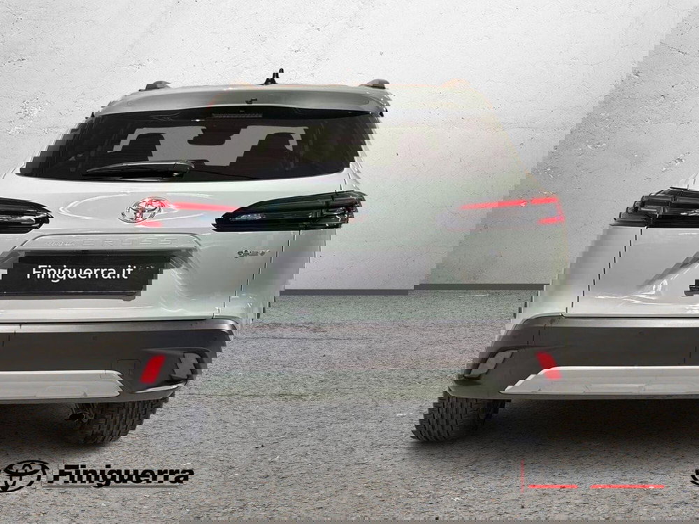 Toyota Corolla Cross Hybrid nuova a Lecco (3)