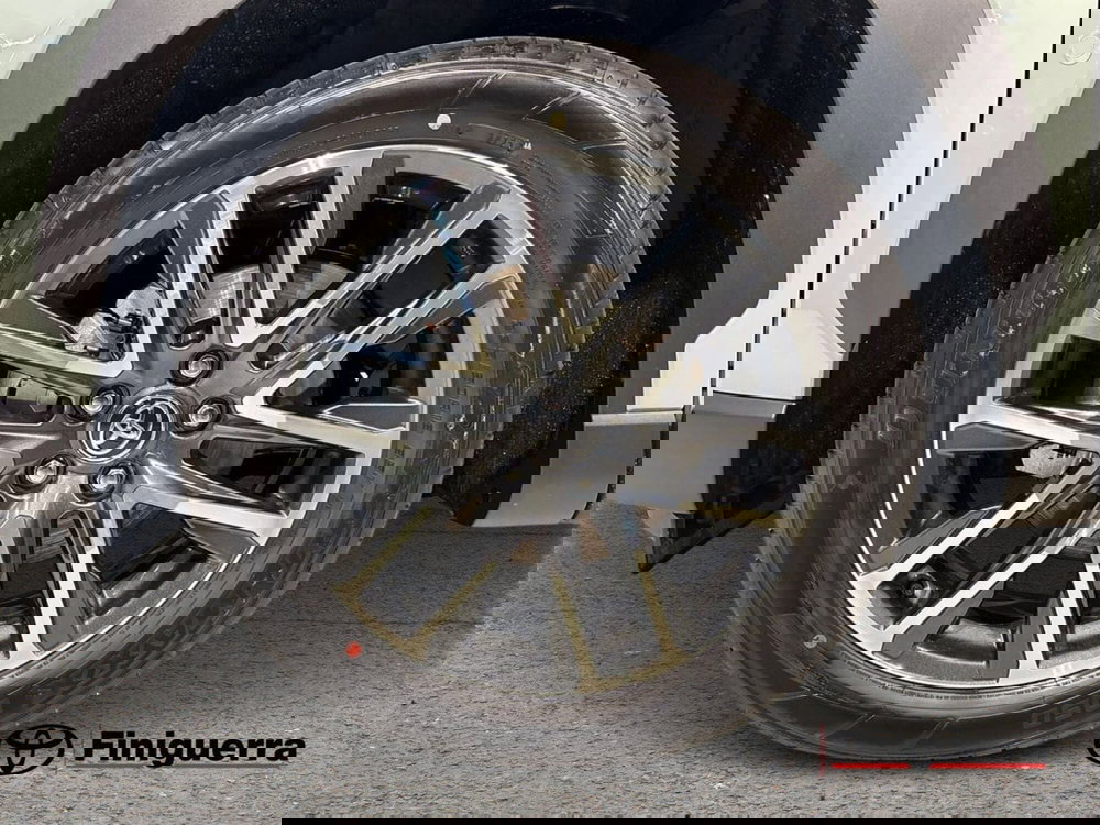 Toyota Corolla Cross Hybrid nuova a Lecco (7)