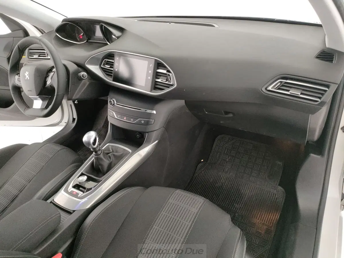 Peugeot 308 SW usata a Caserta (17)