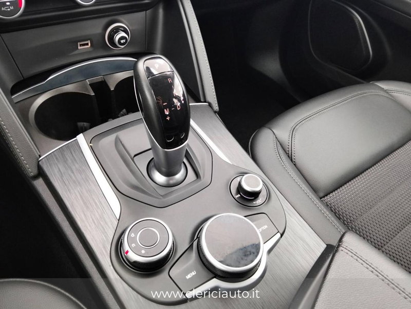 Alfa Romeo Stelvio usata a Como (19)